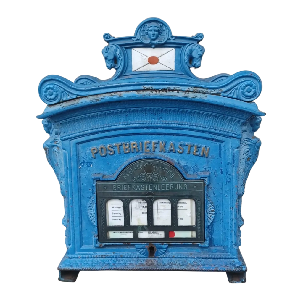 ein blauer historischer Briefkasten